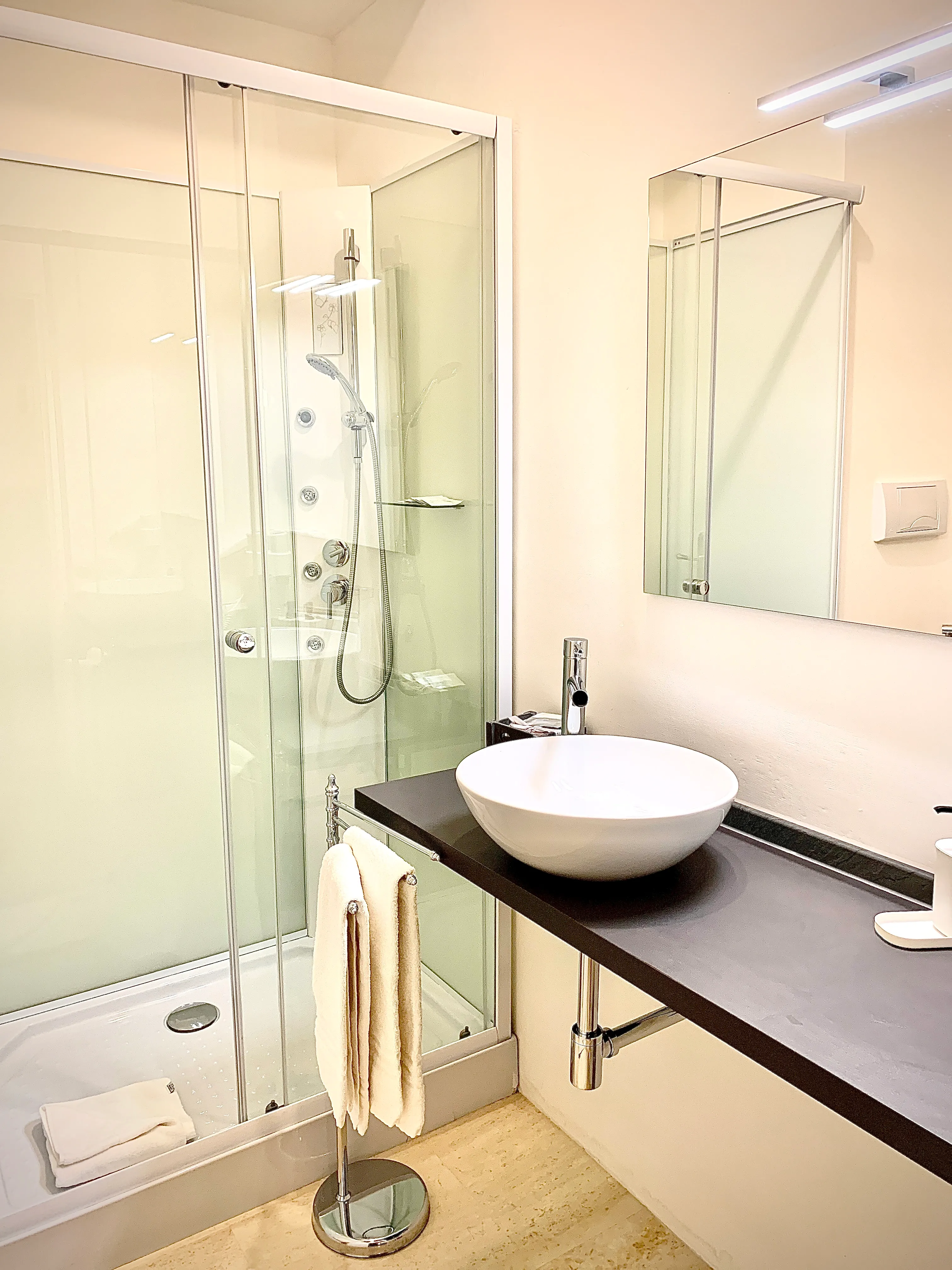 Standard Room, marble bathroom detail